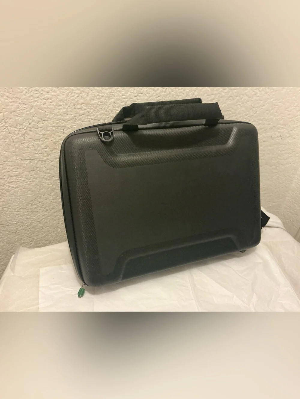 Thule Black Protective Hard Case with Top Handle Sweden Laptop Carrying Case